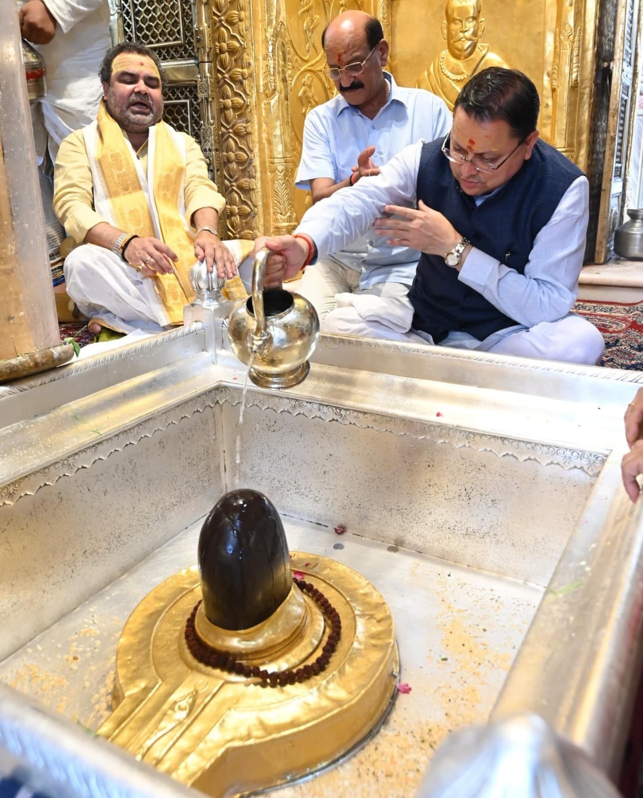 उत्तराखंड के मुख्यमंत्री पुष्कर धामी बाबा विश्वनाथ के दरबार में उत्तराखंड के मुख्यमंत्री पुष्कर धामी बाबा विश्वनाथ के दरबार में