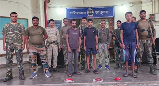 विस्फाेटक के साथ गिरफ्तार नक्सली विस्फाेटक के साथ गिरफ्तार नक्सली