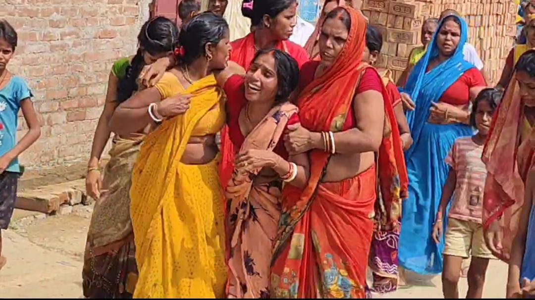 रोते बिलखते परिजन रोते बिलखते परिजन
