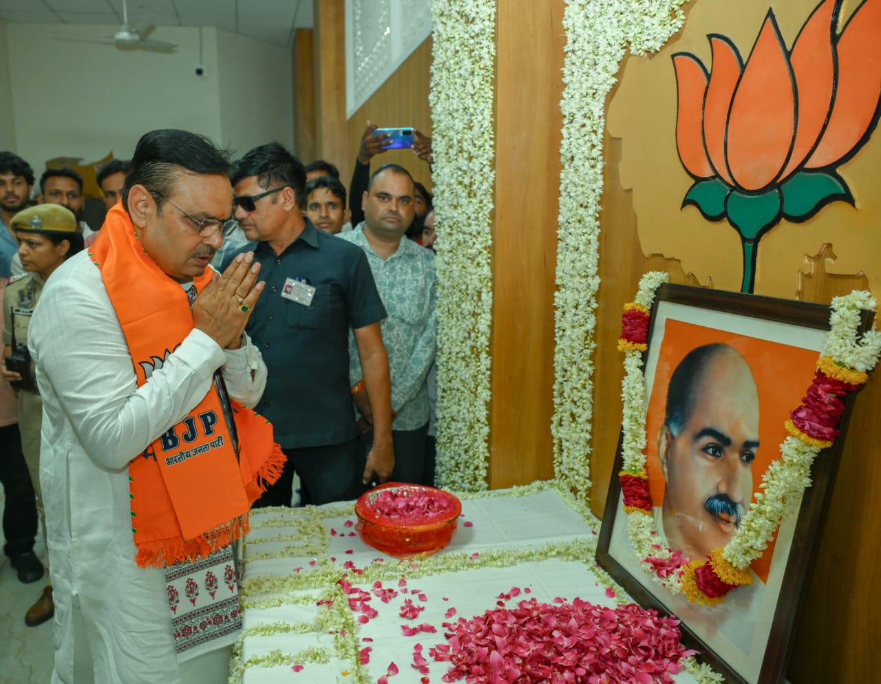 जनसंघ की स्थापना करने वाले 14 लोगों की पार्टी आज 14 करोड़ कार्यकर्ताओं का बना संगठन: मुख्यमंत्री भजनलाल शर्मा जनसंघ की स्थापना करने वाले 14 लोगों की पार्टी आज 14 करोड़ कार्यकर्ताओं का बना संगठन: मुख्यमंत्री भजनलाल शर्मा