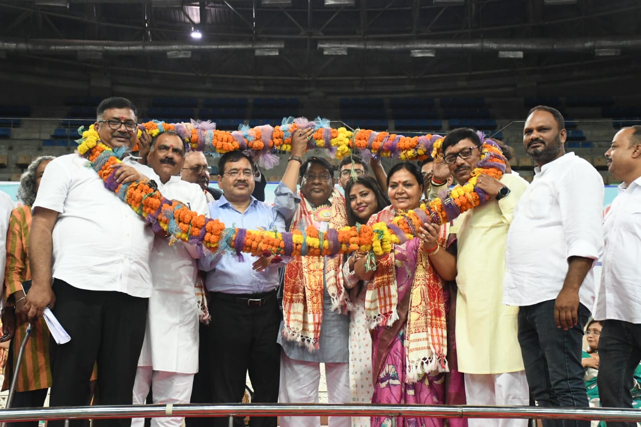 पासवा के कार्यक्रम में मौजूद अतिथि पासवा के कार्यक्रम में मौजूद अतिथि