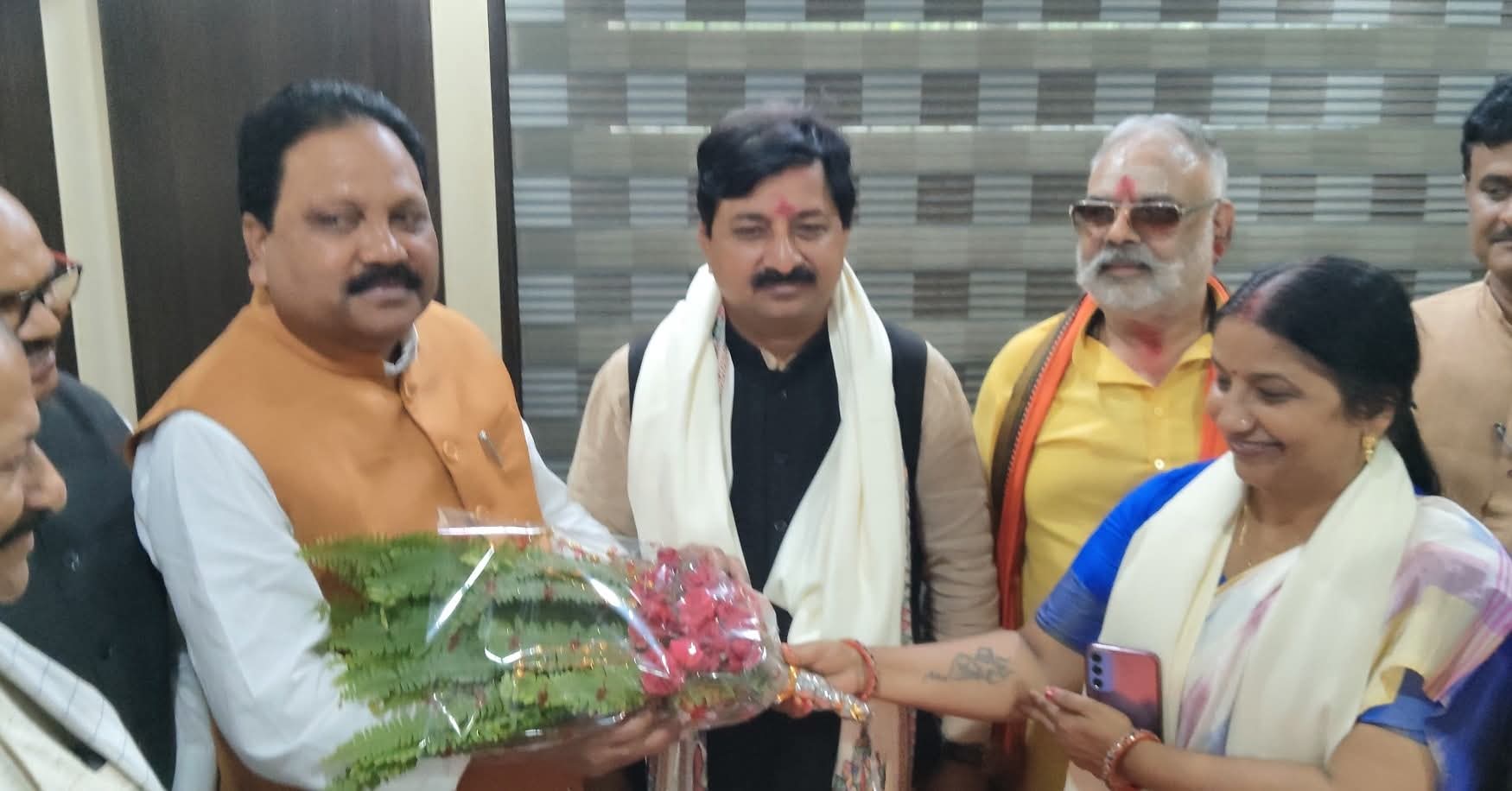 अररिया फोटो: संस्कृत शिक्षा बोर्ड के अध्यक्ष का एमपी स्वागत करते अररिया फोटो: संस्कृत शिक्षा बोर्ड के अध्यक्ष का एमपी स्वागत करते
