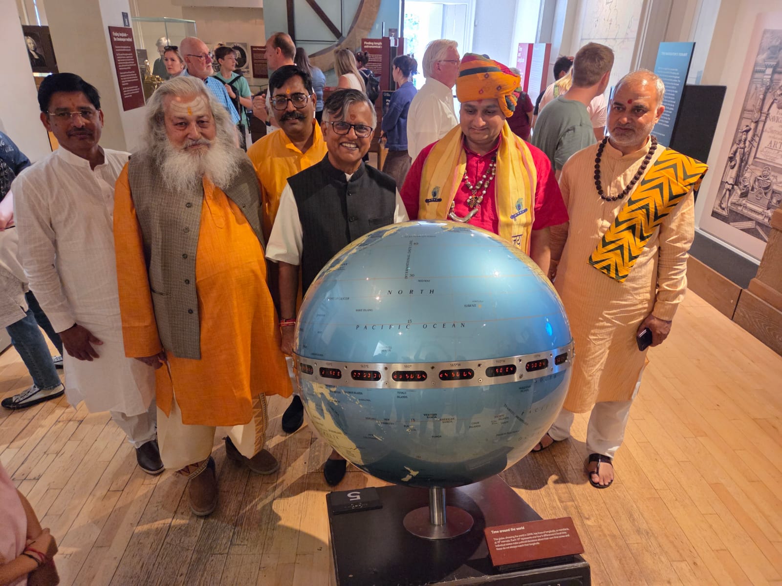 लंदन से लौटा वेद, ज्योतिष और वास्तु विद्वानों का दल लंदन से लौटा वेद, ज्योतिष और वास्तु विद्वानों का दल