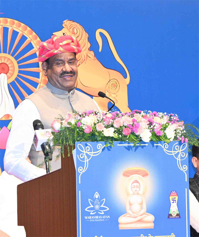 फोटो: महावीरायतन फाउंडेशन की ओर से आयोजित 'संवाद से समाधान - एक परिचर्चा' कार्यक्रम को संबोधित करते हुए लोकसभा के अध्यक्ष ओम बिरला फोटो: महावीरायतन फाउंडेशन की ओर से आयोजित 'संवाद से समाधान - एक परिचर्चा' कार्यक्रम को संबोधित करते हुए लोकसभा के अध्यक्ष ओम बिरला