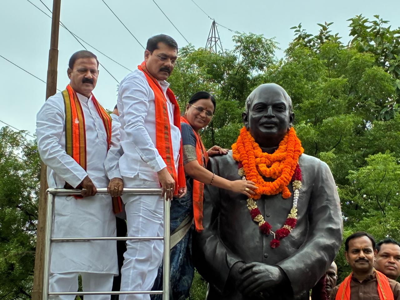 कोरबा : बलिदान दिवस पर भाजपा ने डॉ. श्यामा प्रसाद मुखर्जी को दी श्रद्धांजलि कोरबा : बलिदान दिवस पर भाजपा ने डॉ. श्यामा प्रसाद मुखर्जी को दी श्रद्धांजलि