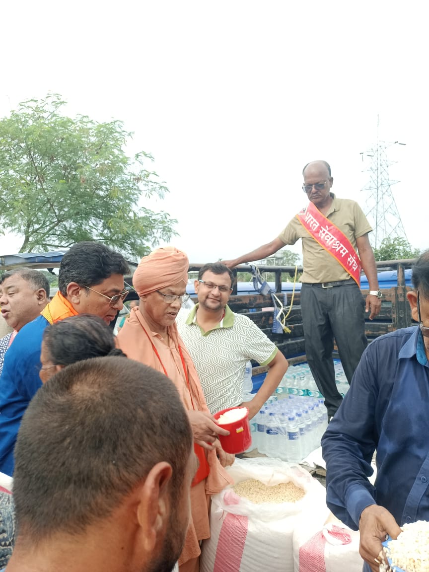 अम्बुबाची मेले में भक्तों की सेवा में समर्पित पांडु भारत सेवाश्रम संघ अम्बुबाची मेले में भक्तों की सेवा में समर्पित पांडु भारत सेवाश्रम संघ