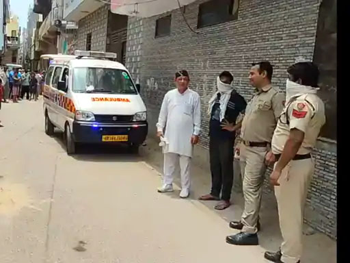 सूचना के बाद मौके पर पहुंची पर्वर्तीय कॉलोनी चौकी पुलिस। सूचना के बाद मौके पर पहुंची पर्वर्तीय कॉलोनी चौकी पुलिस।
