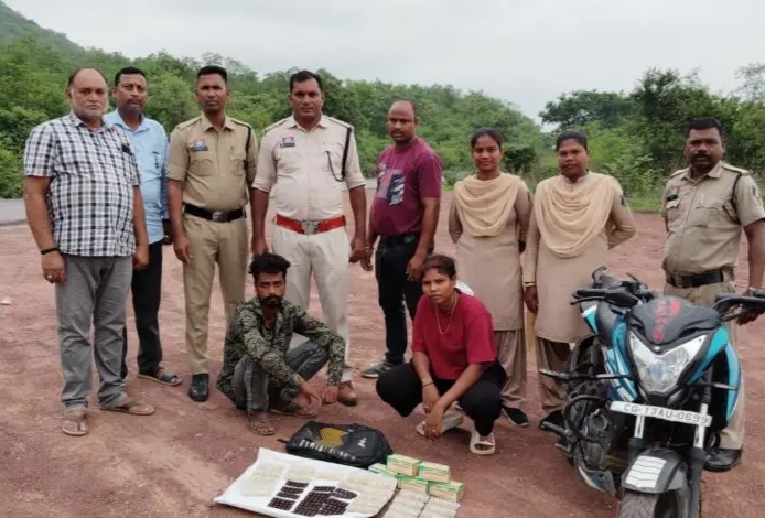 पुलिस के गिरफ्त में आरोपीगण पुलिस के गिरफ्त में आरोपीगण