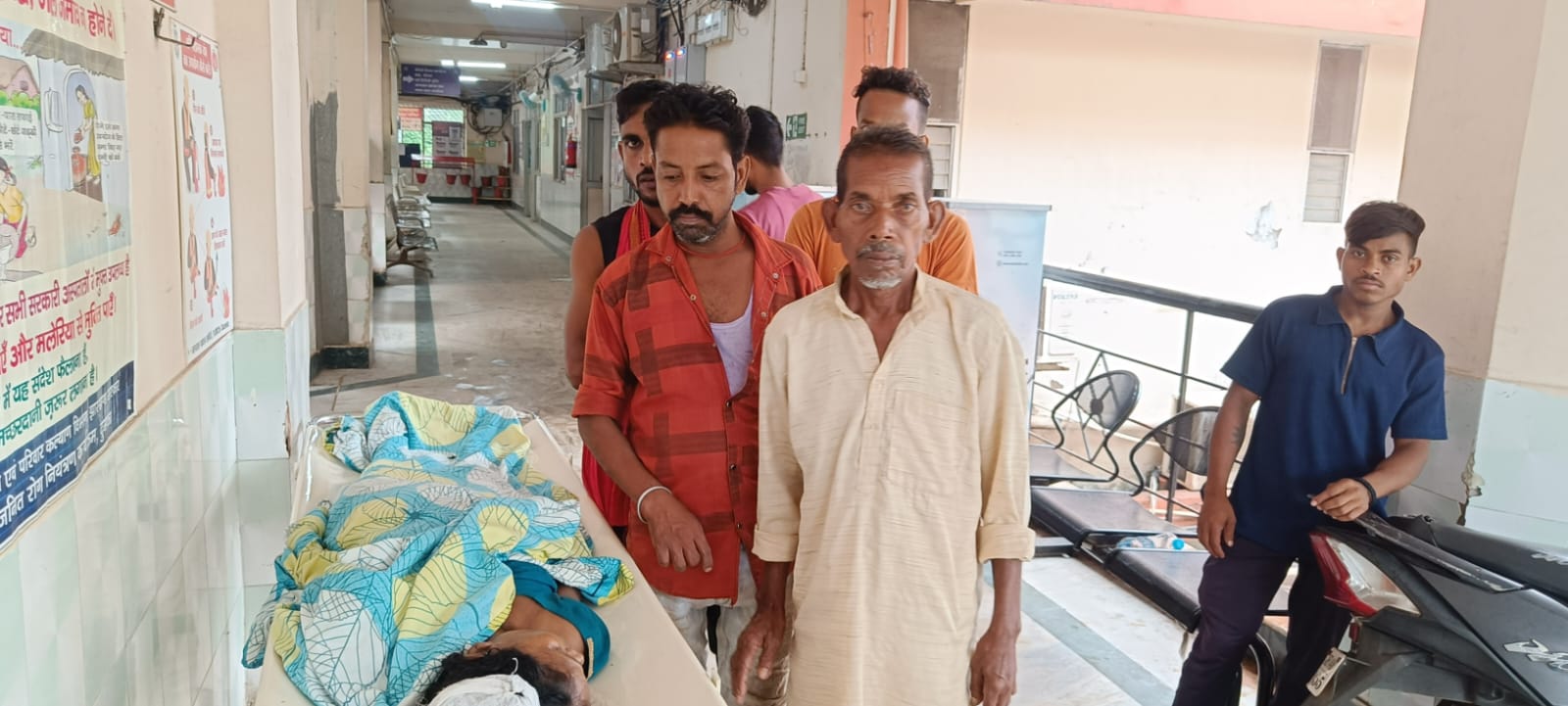 शव पर विलाप करते परिजन शव पर विलाप करते परिजन