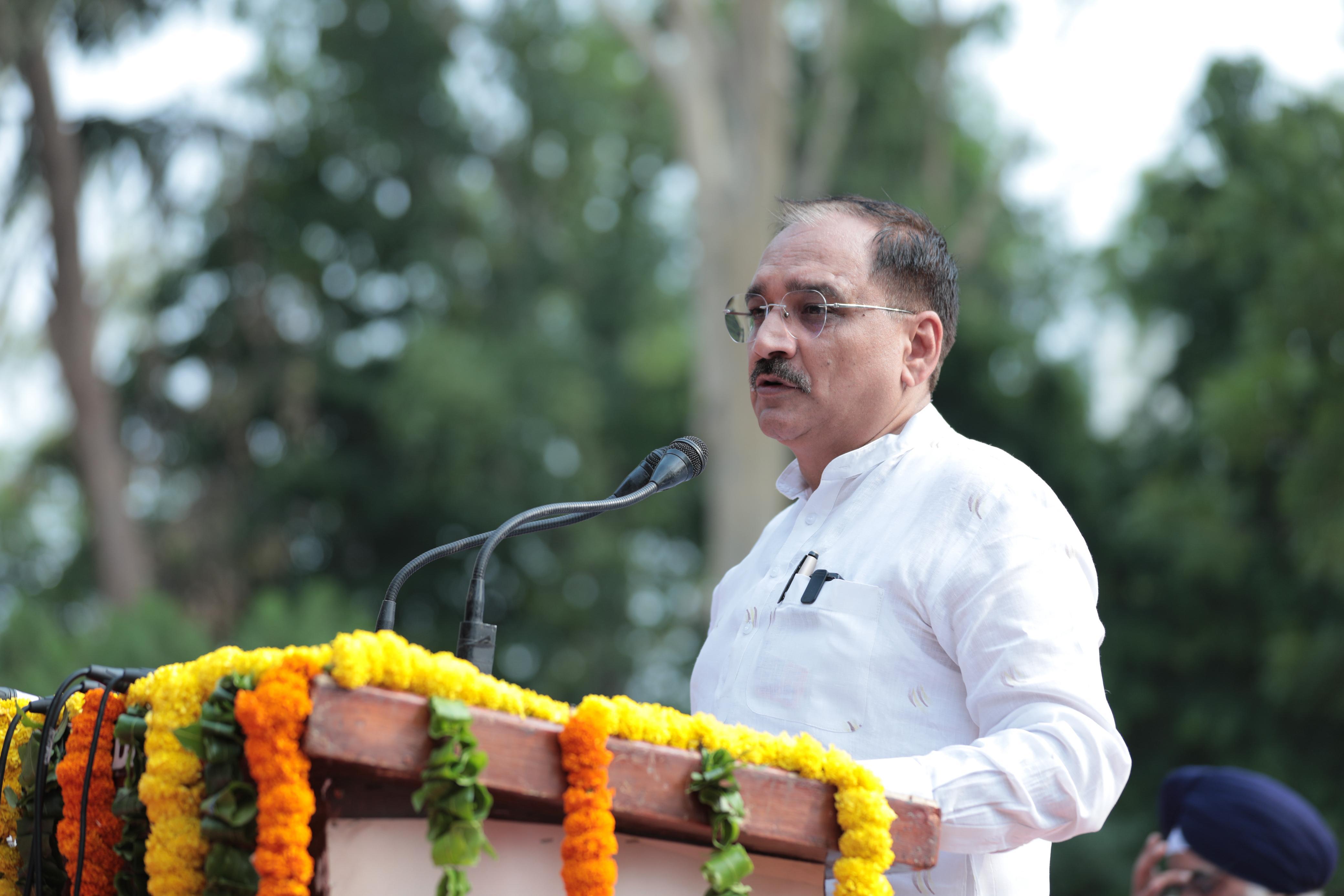 दिल्ली भाजपा प्रदेश अध्यक्ष वीरेंद्र सचदेवा आयोजित श्रद्धांजली कार्यक्रम को संबोधित करते हुए दिल्ली भाजपा प्रदेश अध्यक्ष वीरेंद्र सचदेवा आयोजित श्रद्धांजली कार्यक्रम को संबोधित करते हुए