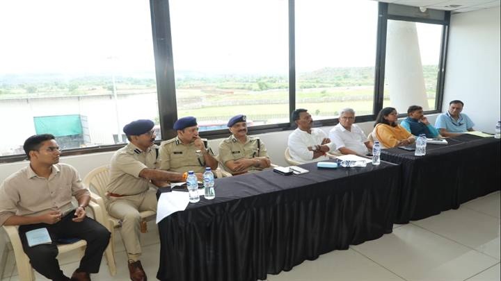 वरिष्ठ प्रशासनिक व पुलिस अधिकारियों एवं एमपीसीए के अधिकारियों की बैठक वरिष्ठ प्रशासनिक व पुलिस अधिकारियों एवं एमपीसीए के अधिकारियों की बैठक