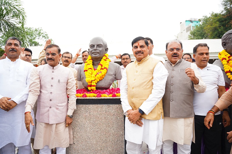 डॉ. श्यामा प्रसाद मुखर्जी के बलिदान दिवस पर श्रद्धासुमन अर्पित किए डॉ. श्यामा प्रसाद मुखर्जी के बलिदान दिवस पर श्रद्धासुमन अर्पित किए