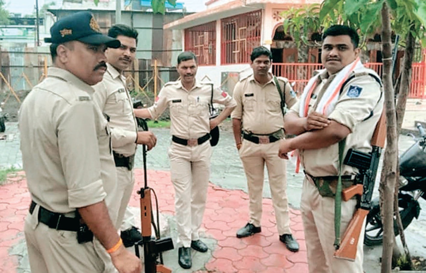 अहमदाबाद ब्लास्ट का आरोपी एक दिन की पेरोल के बाद पुन: लौटा अहमदाबाद ब्लास्ट का आरोपी एक दिन की पेरोल के बाद पुन: लौटा
