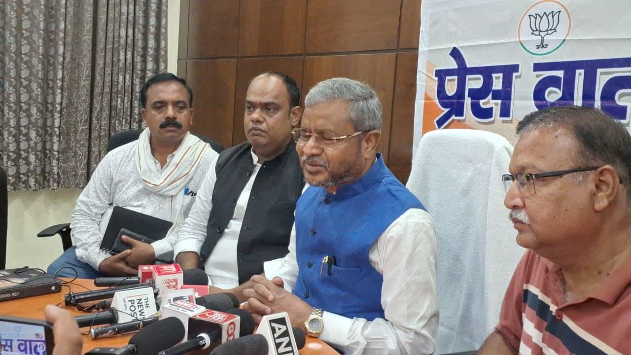 प्रेसवार्ता करते भाजपा प्रदेश अध्यक्ष बाबूलाल प्रेसवार्ता करते भाजपा प्रदेश अध्यक्ष बाबूलाल