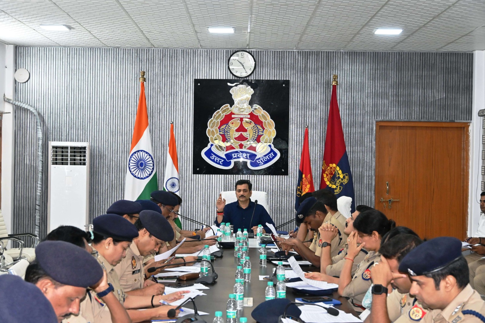 सुरक्षा व्यवस्था को लेकर पुलिस कमिश्नर की बैठक सुरक्षा व्यवस्था को लेकर पुलिस कमिश्नर की बैठक