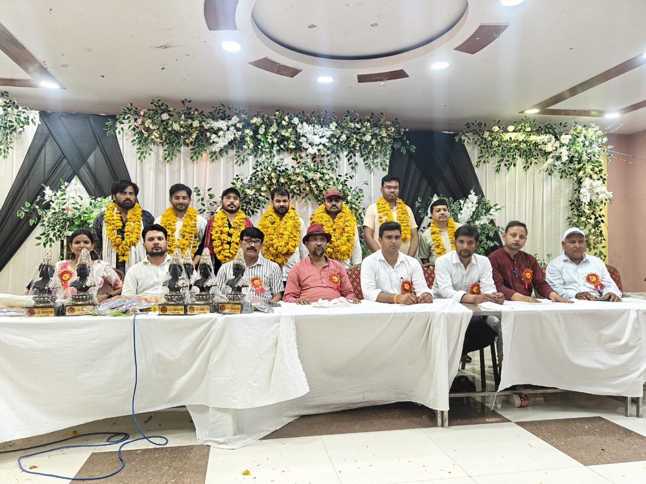 जानकारी देते संघ के पदाधिकारी