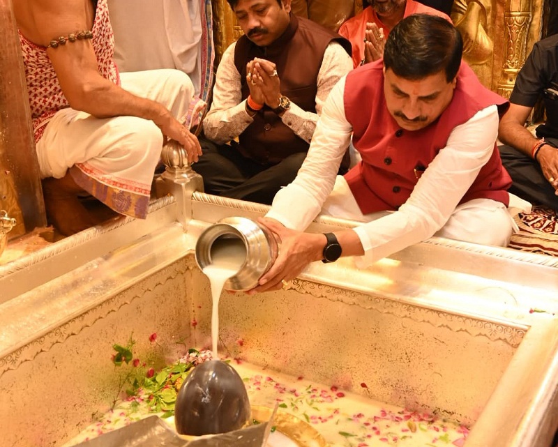 मुख्यमंत्री डॉ. यादव ने वाराणसी में किये बाबा काशी विश्वनाथ के दर्शन मुख्यमंत्री डॉ. यादव ने वाराणसी में किये बाबा काशी विश्वनाथ के दर्शन
