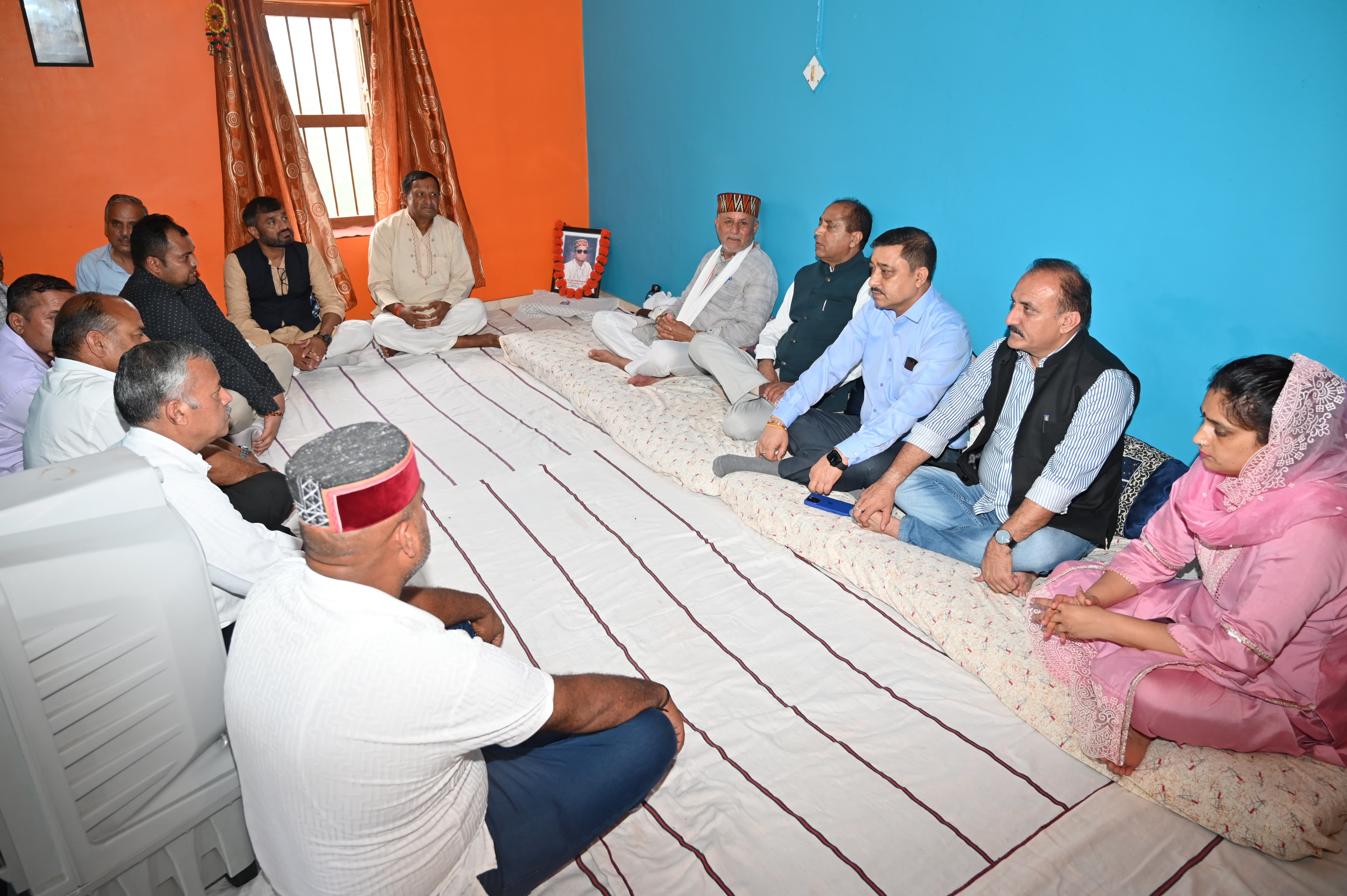 नेता प्रतिपक्ष जयराम ठाकुर पहुंचे सिरमौर के पच्छाद में ,भाजपा नेता के पिता के निधन पर सांत्वना हेतु पहुंचे। नेता प्रतिपक्ष जयराम ठाकुर पहुंचे सिरमौर के पच्छाद में ,भाजपा नेता के पिता के निधन पर सांत्वना हेतु पहुंचे।