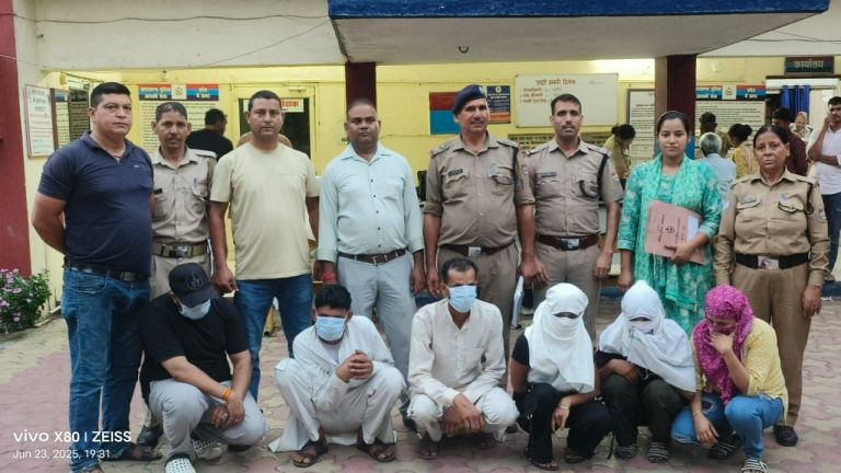 गिरफ्तार देह व्यापार की आरोपित गिरफ्तार देह व्यापार की आरोपित