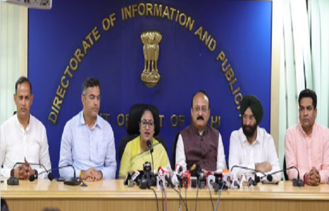 मुख्यमंत्री रेखा गुप्ता की अध्यक्षता में मंत्रिमंडल की बैठक मुख्यमंत्री रेखा गुप्ता की अध्यक्षता में मंत्रिमंडल की बैठक