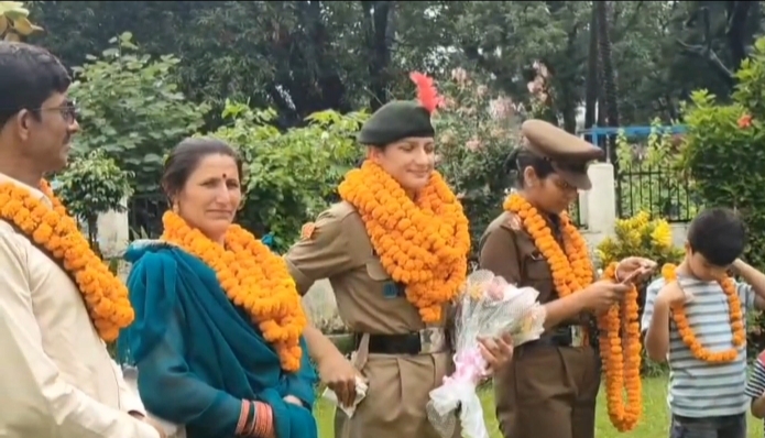 एवरेस्ट विजेता बनी पांवटा साहिब की बेटी कृतिका शर्मा , शहर में हुआ ऐतिहासिक स्वागत एवरेस्ट विजेता बनी पांवटा साहिब की बेटी कृतिका शर्मा , शहर में हुआ ऐतिहासिक स्वागत