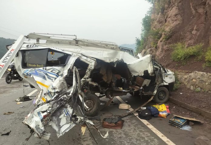 राजौरी सड़क दुर्घटना में दो लोगों की मौत, 9 घायल राजौरी सड़क दुर्घटना में दो लोगों की मौत, 9 घायल