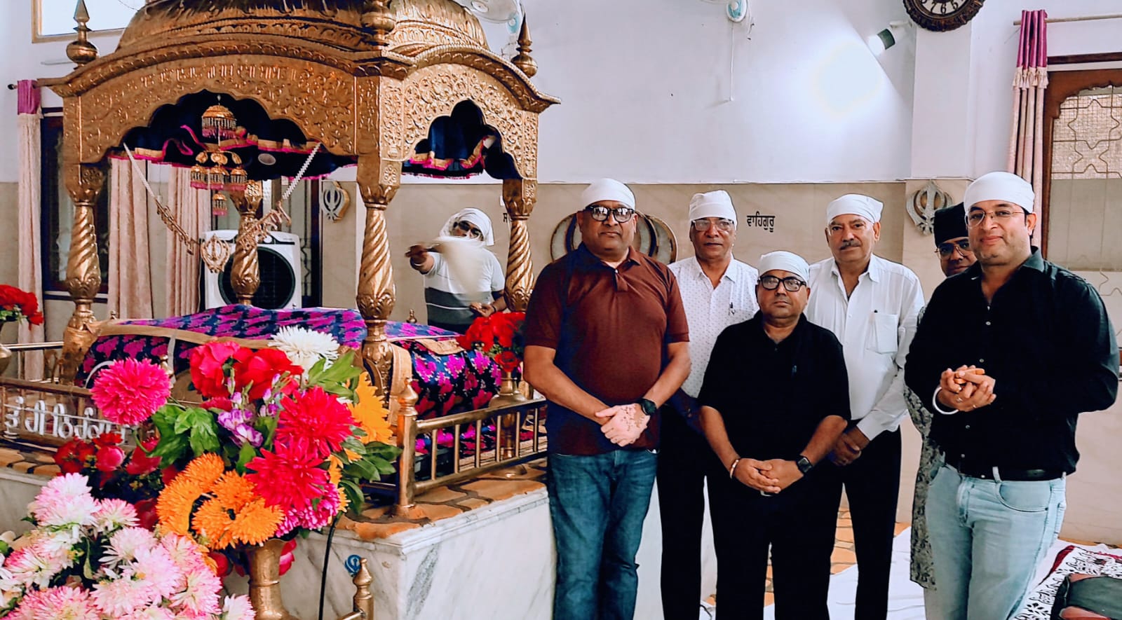 दरबार में नव निर्वाचित पढ़ाधियाकरी ने टेका मत्था दरबार में नव निर्वाचित पढ़ाधियाकरी ने टेका मत्था
