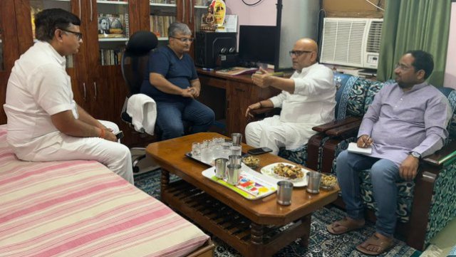 रविकांत के घर पहुंचे कांग्रेस के प्रदेश अध्यक्ष अजय राय रविकांत के घर पहुंचे कांग्रेस के प्रदेश अध्यक्ष अजय राय
