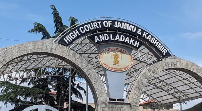 जम्मू-कश्मीर उच्च न्यायालय ने केंद्र को पाकिस्तान भेजी गई 63 वर्षीय महिला को वापस लाने का दिया निर्देश जम्मू-कश्मीर उच्च न्यायालय ने केंद्र को पाकिस्तान भेजी गई 63 वर्षीय महिला को वापस लाने का दिया निर्देश