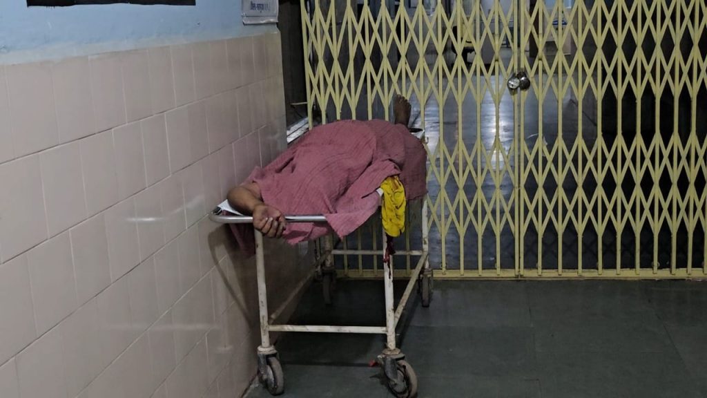 दो ट्रकों की टक्कर में एक चालक की मौत दो ट्रकों की टक्कर में एक चालक की मौत