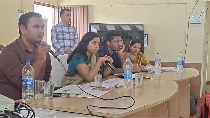 खरगोनः कलेक्टर ने कसरावद-महेश्वर में की जल गंगा संवर्धन अभियान व समग्र ई-केवाईसी कार्यों की समीक्षा खरगोनः कलेक्टर ने कसरावद-महेश्वर में की जल गंगा संवर्धन अभियान व समग्र ई-केवाईसी कार्यों की समीक्षा