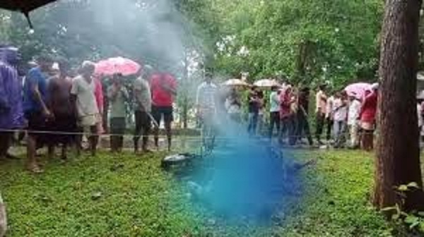 हाईटेंशन लाइन की चपेट में आने से एक ही परिवार के तीन लोग जिंदा जले हाईटेंशन लाइन की चपेट में आने से एक ही परिवार के तीन लोग जिंदा जले