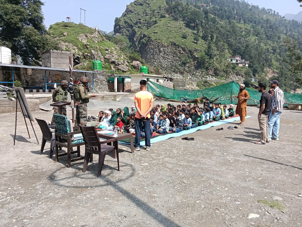 राजौरी में भारतीय सेना द्वाराशिक्षा का महत्व विषय पर जागरूकता कार्यक्रम, युवाओं को सशक्त बनाने पर दिया जोर राजौरी में भारतीय सेना द्वाराशिक्षा का महत्व विषय पर जागरूकता कार्यक्रम, युवाओं को सशक्त बनाने पर दिया जोर