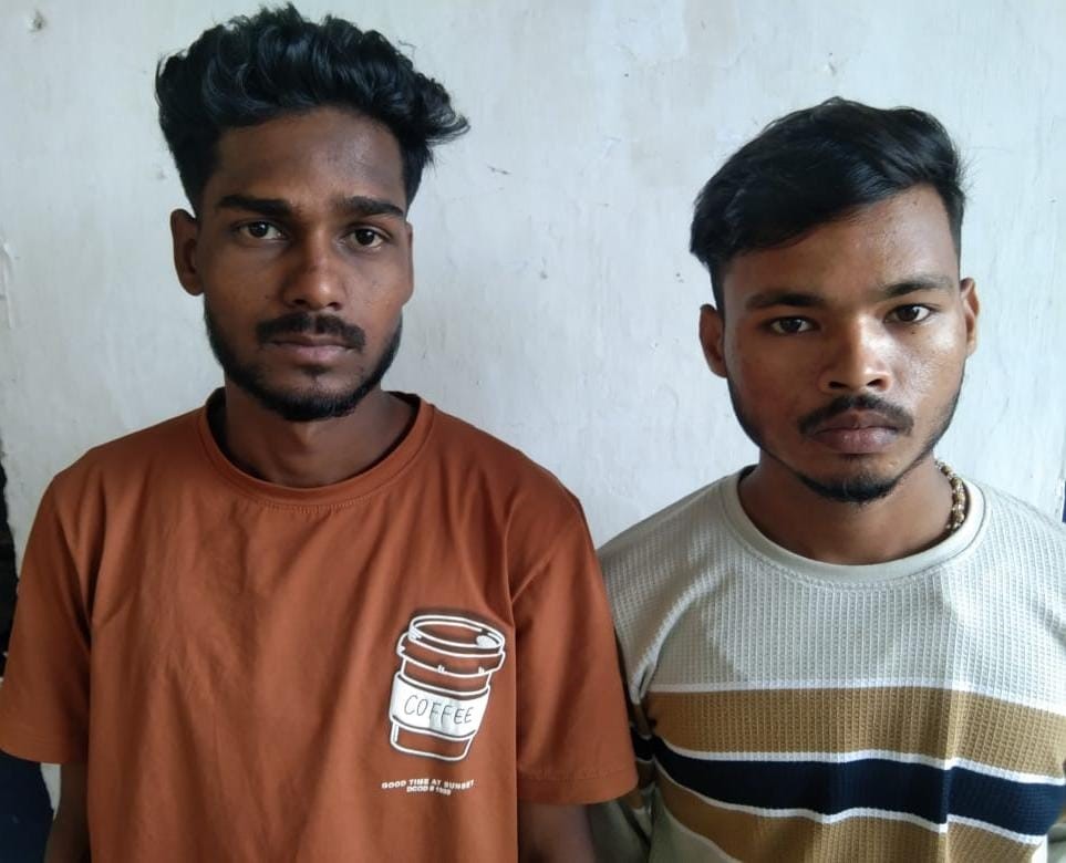 गिरफ्तार दोनों आरोपित। गिरफ्तार दोनों आरोपित।