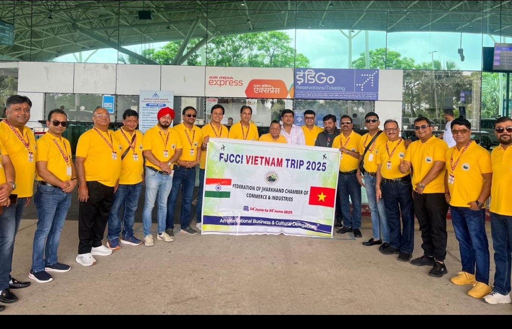 वियतनाम देर पर रवाना होते चेम्बर के सदस्य वियतनाम देर पर रवाना होते चेम्बर के सदस्य