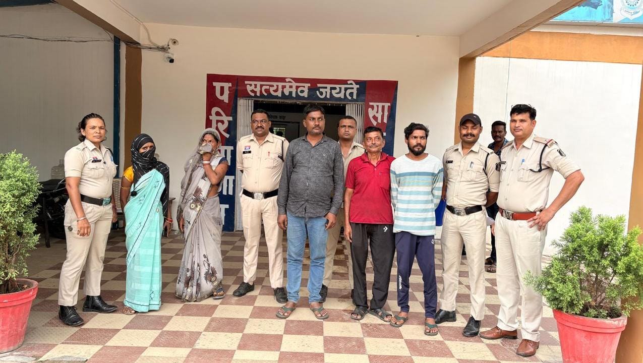 कोरबा पुलिस की बड़ी कार्रवाई: 101 वारंटियों को गिरफ्तार कर न्यायालय में पेश किया कोरबा पुलिस की बड़ी कार्रवाई: 101 वारंटियों को गिरफ्तार कर न्यायालय में पेश किया