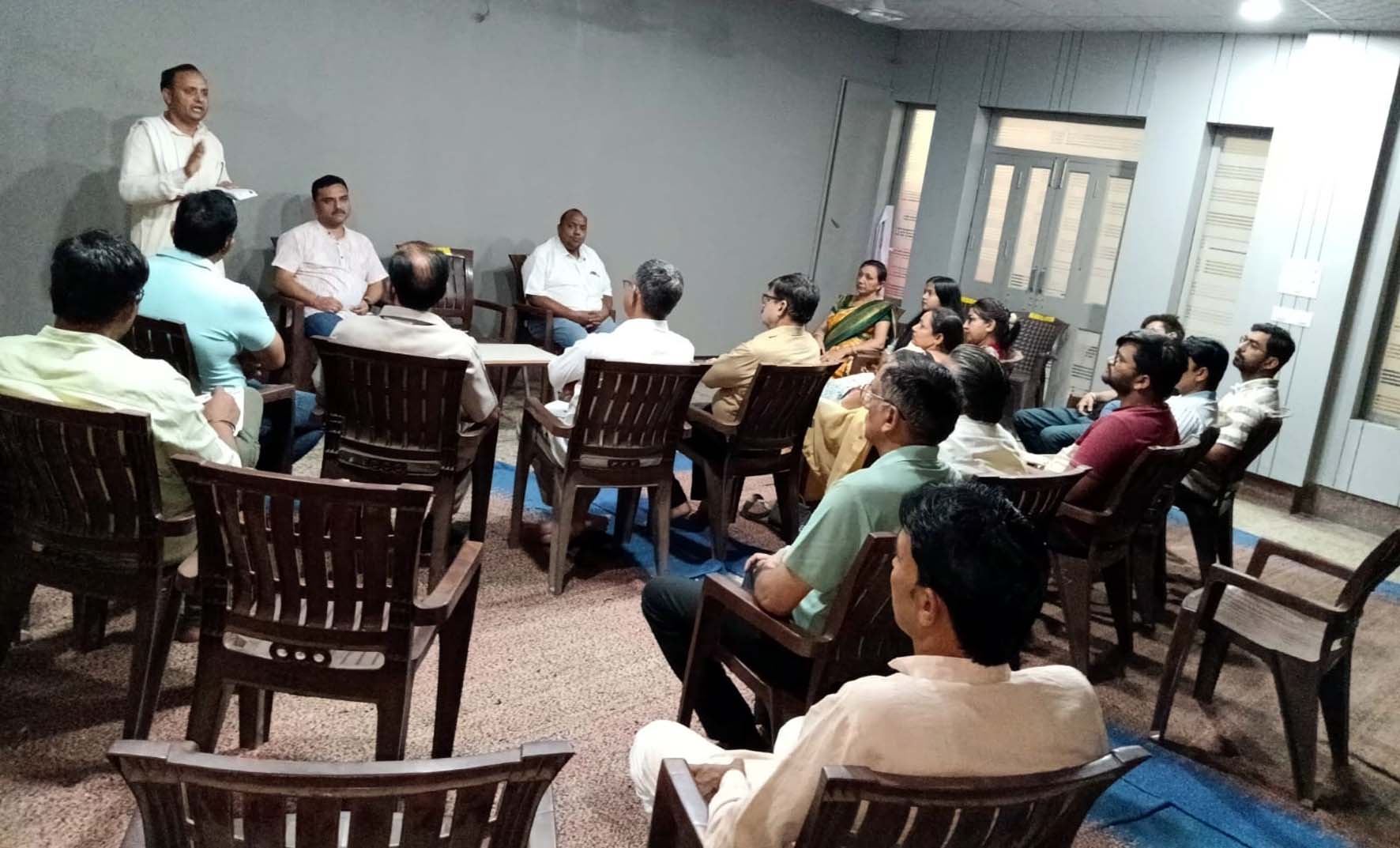 स्वदेशी जागरण मंच की बैठक में उपस्थित पदाधिकारी व कार्यकर्ता। स्वदेशी जागरण मंच की बैठक में उपस्थित पदाधिकारी व कार्यकर्ता।