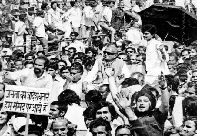 आपातकाल की प्रतीकात्मक तस्वीर आपातकाल की प्रतीकात्मक तस्वीर