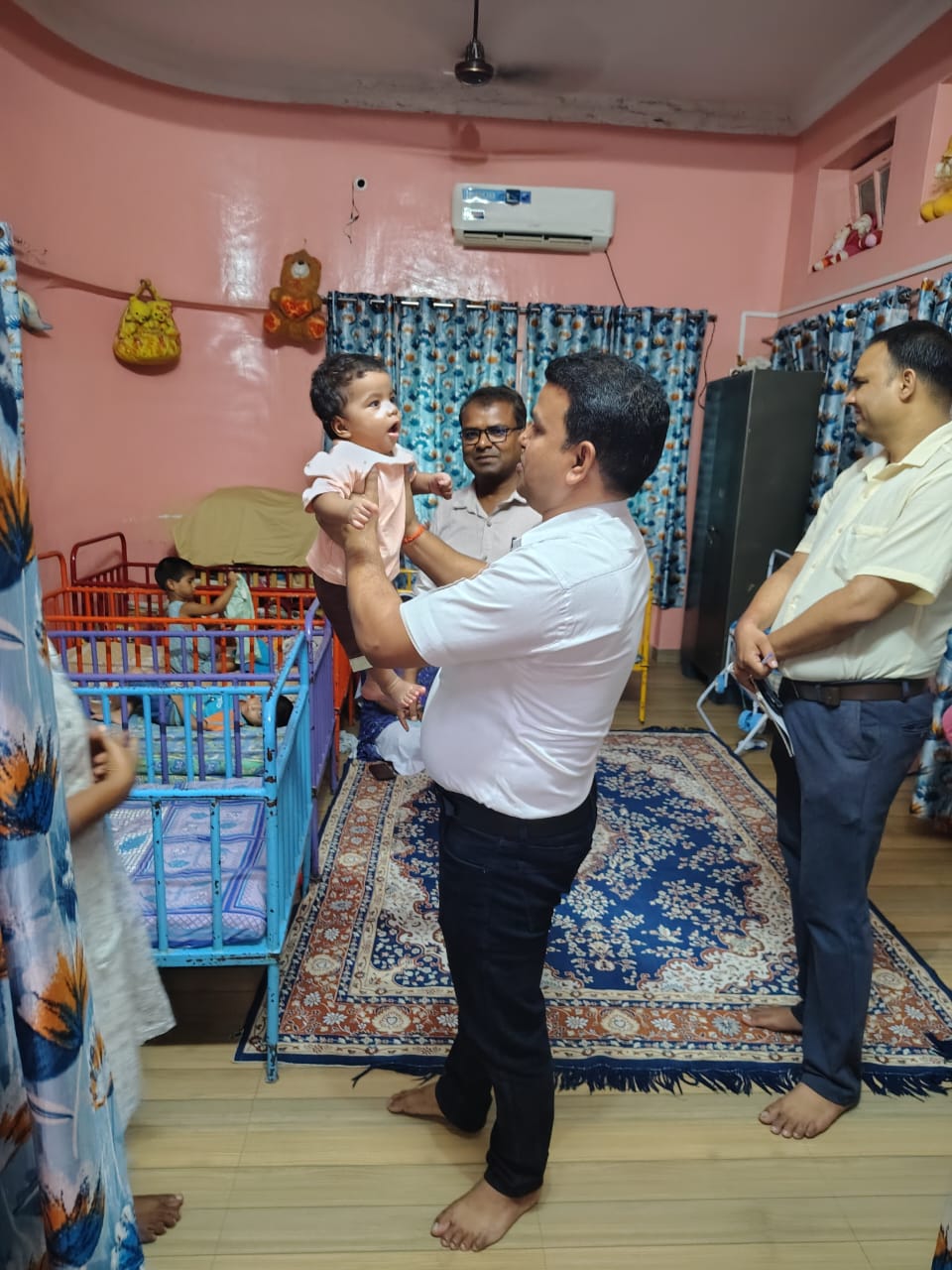 निरीक्षण करते एडीएम निरीक्षण करते एडीएम