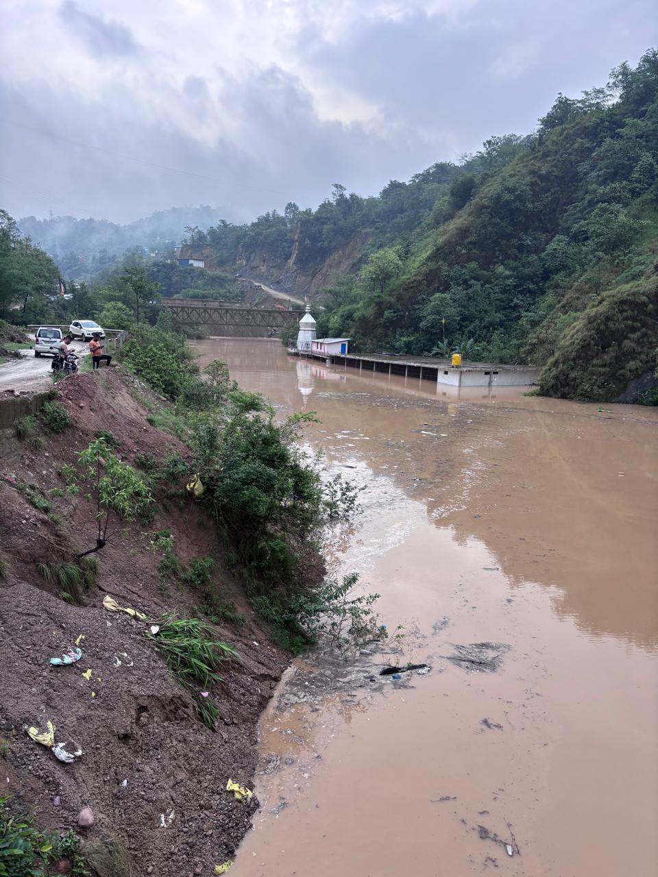 पाड़छु में मलवे की वजह से बनी झील से बढ़ा खतरा पाड़छु में मलवे की वजह से बनी झील से बढ़ा खतरा