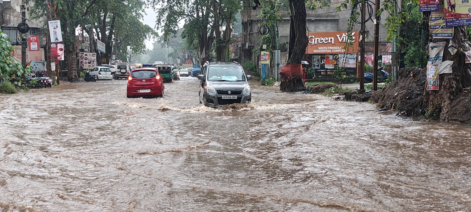 जल जमाव से हुई परेशानी जल जमाव से हुई परेशानी