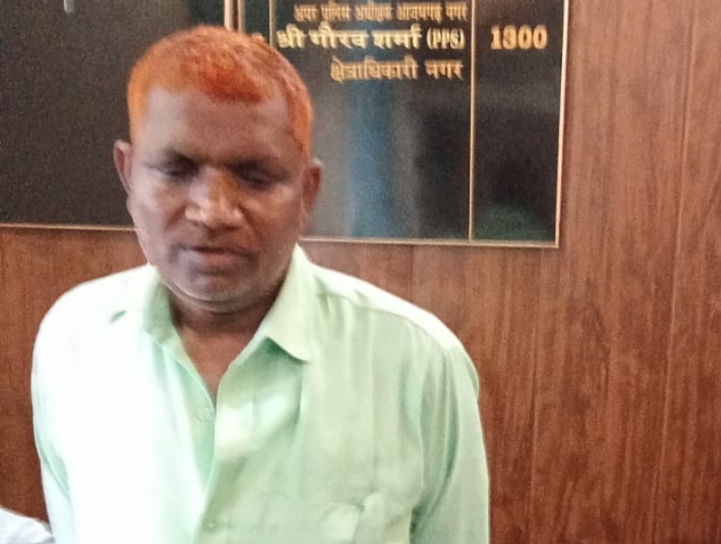 गिरफ्तार राजस्व निरीक्षक गिरफ्तार राजस्व निरीक्षक
