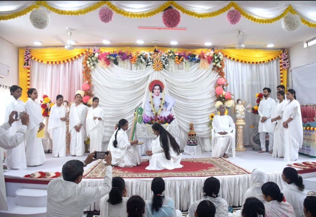 ब्रम्हाकुमारी संस्थान में कार्यक्रम की तस्वीर ब्रम्हाकुमारी संस्थान में कार्यक्रम की तस्वीर