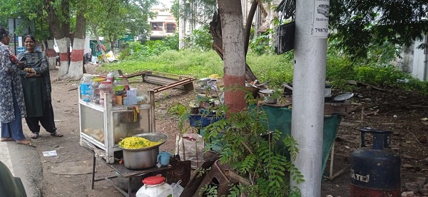 भोपाल : निगम अमले ने बोट क्लब पर चलाई अवैध अतिक्रमण पर जेसीबी भोपाल : निगम अमले ने बोट क्लब पर चलाई अवैध अतिक्रमण पर जेसीबी