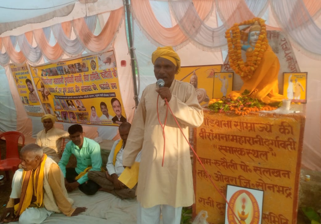 पुजा करते आदिवासी समाज पुजा करते आदिवासी समाज
