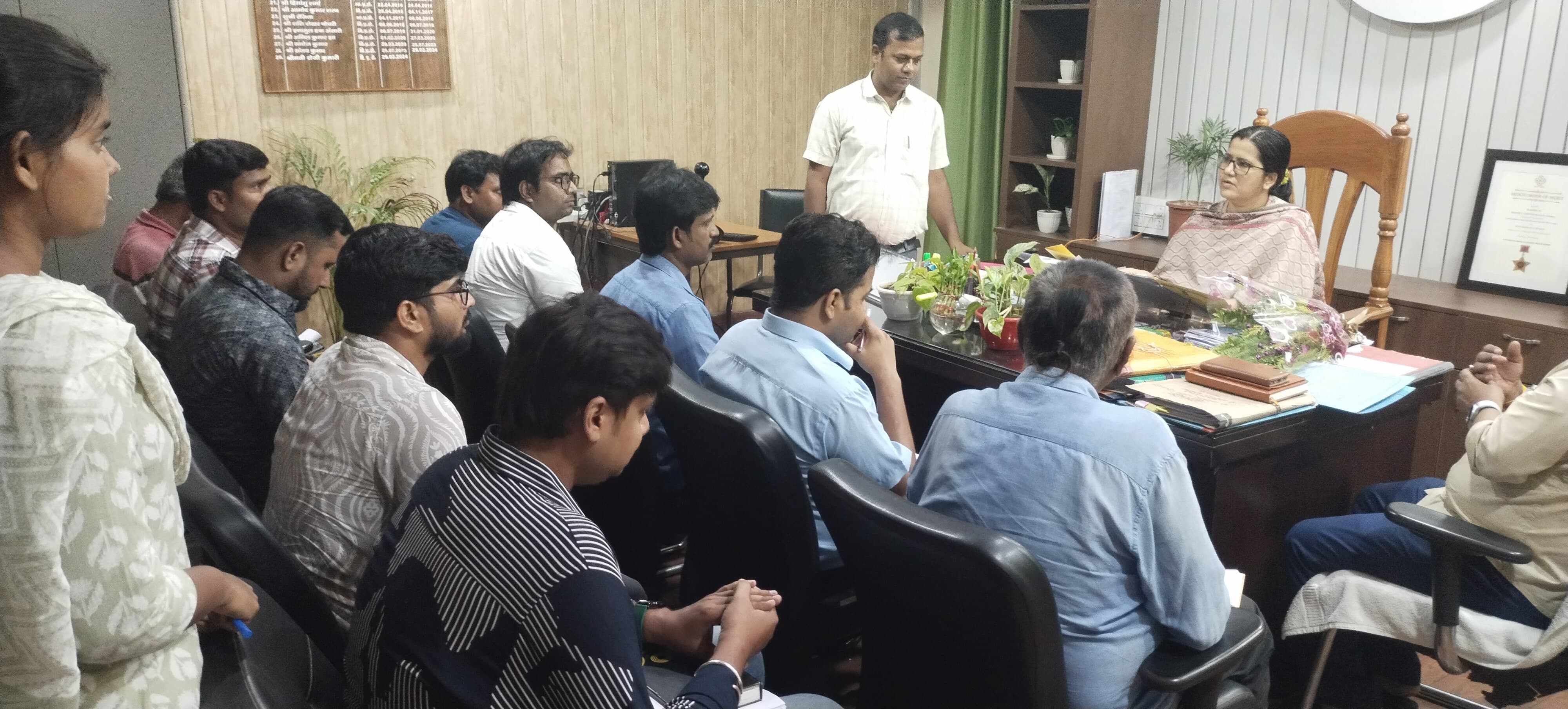 अररिया फोटो:डीडीसी समीक्षा बैठक करते हुए अररिया फोटो:डीडीसी समीक्षा बैठक करते हुए