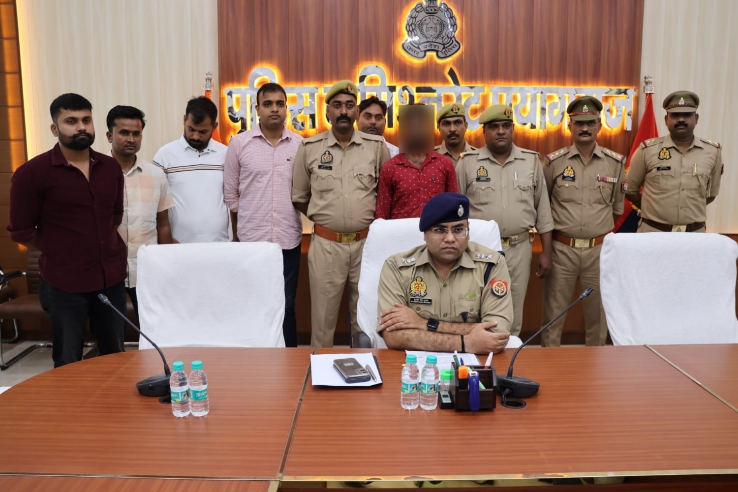 प्रयागराज के मऊआइमा थाने की पुलिस द्वारा गिरफ्तार गांजा तस्कर का छाया चित्र प्रयागराज के मऊआइमा थाने की पुलिस द्वारा गिरफ्तार गांजा तस्कर का छाया चित्र
