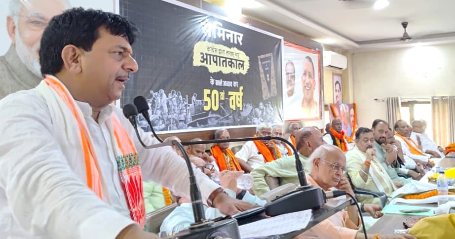 संबोधित करते मंत्री कपिल देव संबोधित करते मंत्री कपिल देव