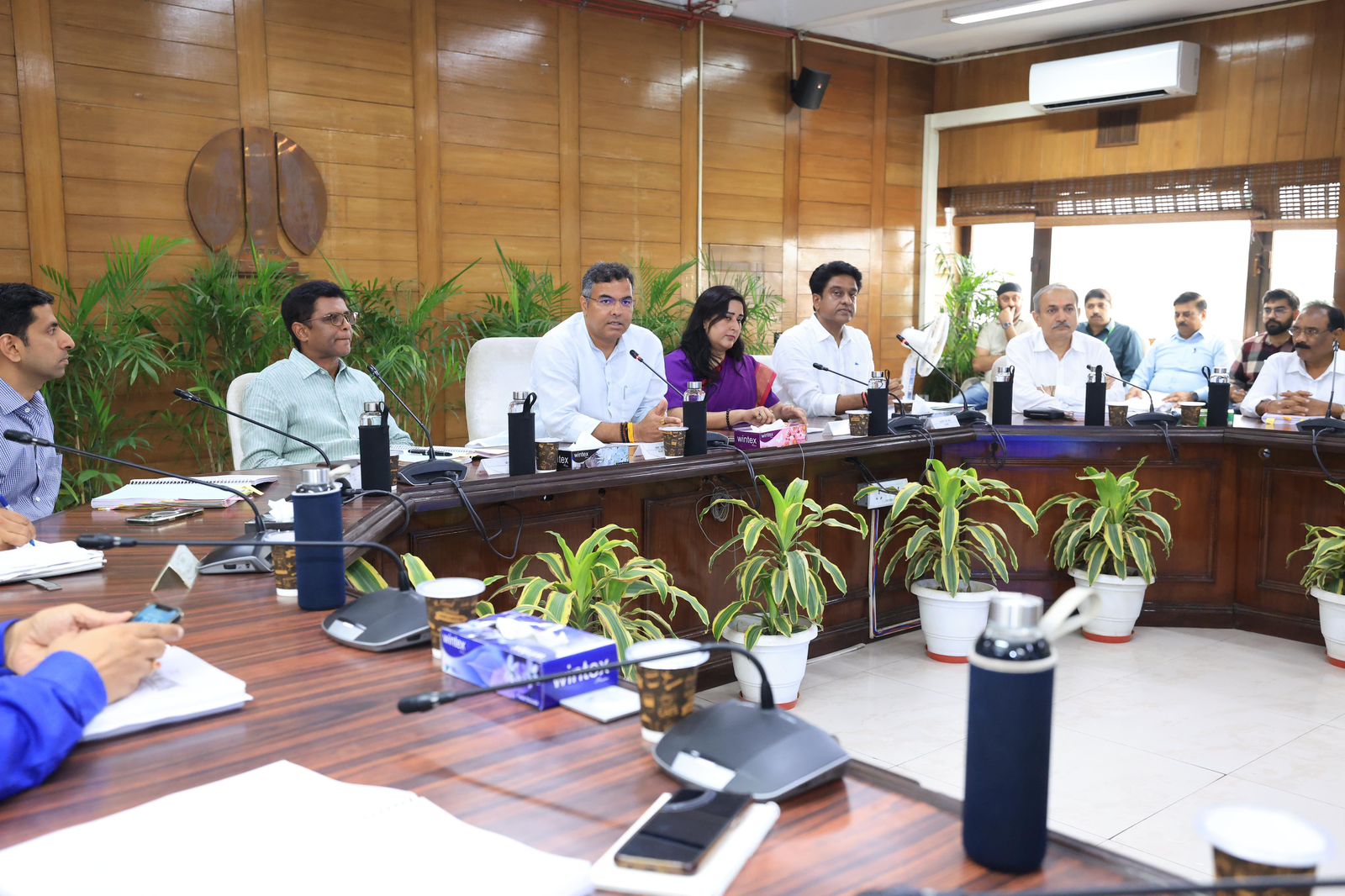 नई दिल्ली नगर पालिका परिषद की तीसरी बैठक की अध्यक्षता करते मंत्री प्रवेश साहिब सिंह नई दिल्ली नगर पालिका परिषद की तीसरी बैठक की अध्यक्षता करते मंत्री प्रवेश साहिब सिंह