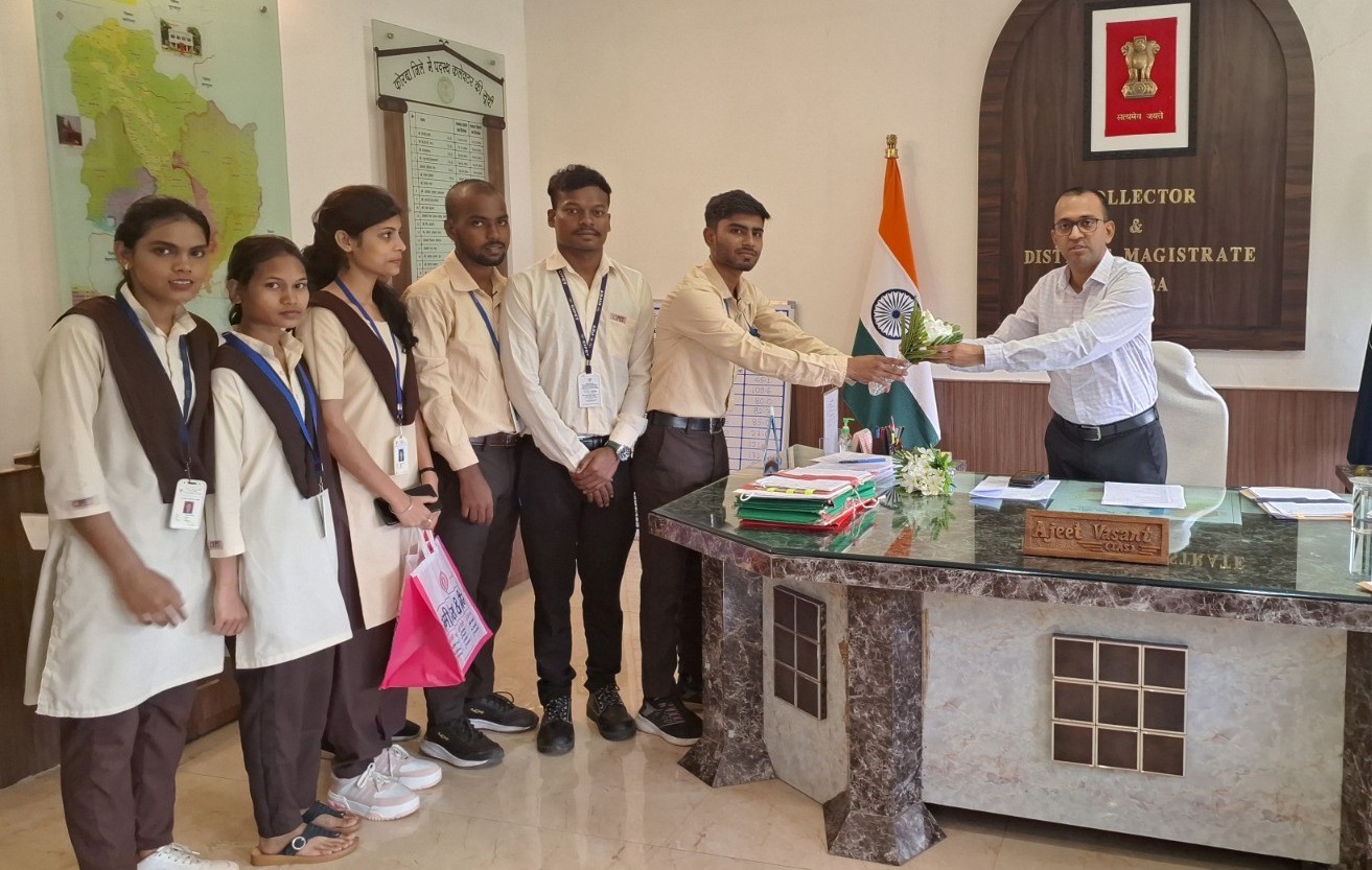 कोरबा : प्लेसमेंट में चयनित सिपेट के विद्यार्थियों ने कलेक्टर से की मुलाकात, कलेक्टर ने दी उज्ज्वल भविष्य की शुभकामनाएं कोरबा : प्लेसमेंट में चयनित सिपेट के विद्यार्थियों ने कलेक्टर से की मुलाकात, कलेक्टर ने दी उज्ज्वल भविष्य की शुभकामनाएं